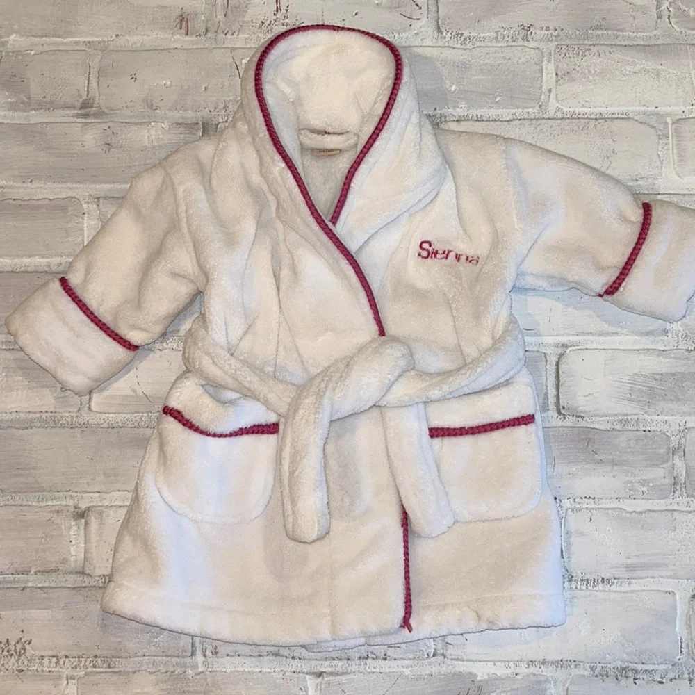 “Sienna” Red envelope plush embroidered baby robe size 12/18m